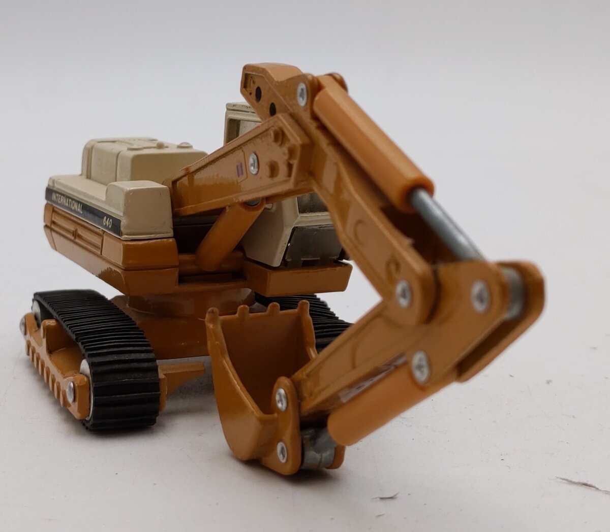 Ertl Mighty Movers #1854 1:64 Scale Excavator 640 EX/Box