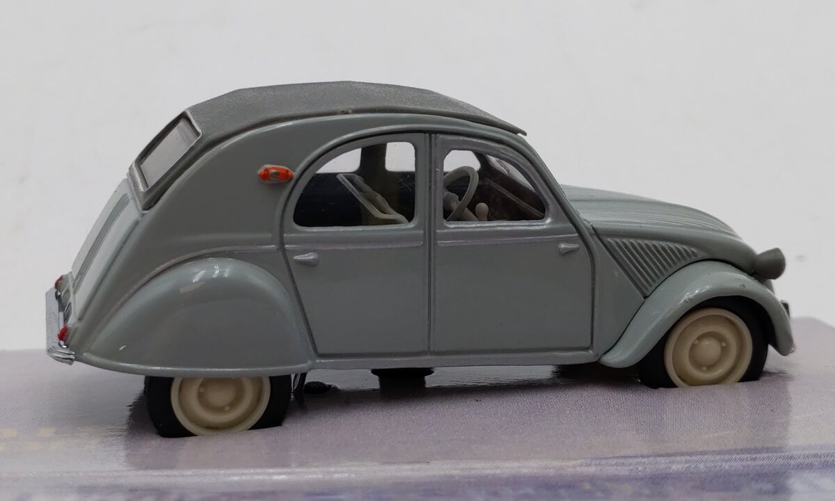 Matchbox The Dinky Collection 1:43 Scale DY-32 1957 Citroen 2CV NIB