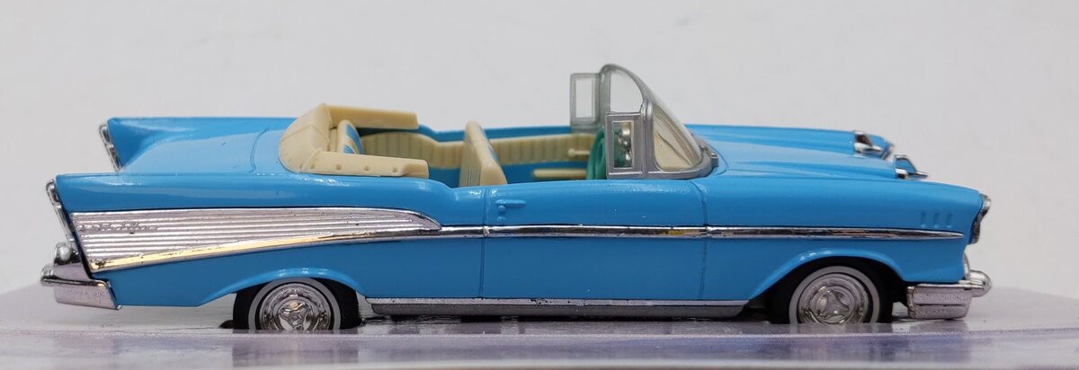 Matchbox The Dinky Collection DY27 1:43 Scale  1957 Chevrolet Convertible NIB