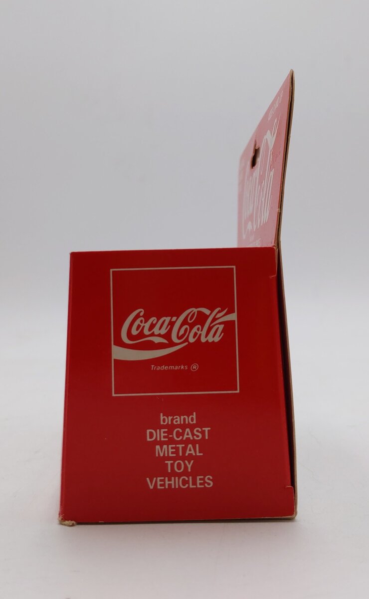 Coca-Cola Solido 1:43 Scale 4000-201 Chrysler Windsor NIB