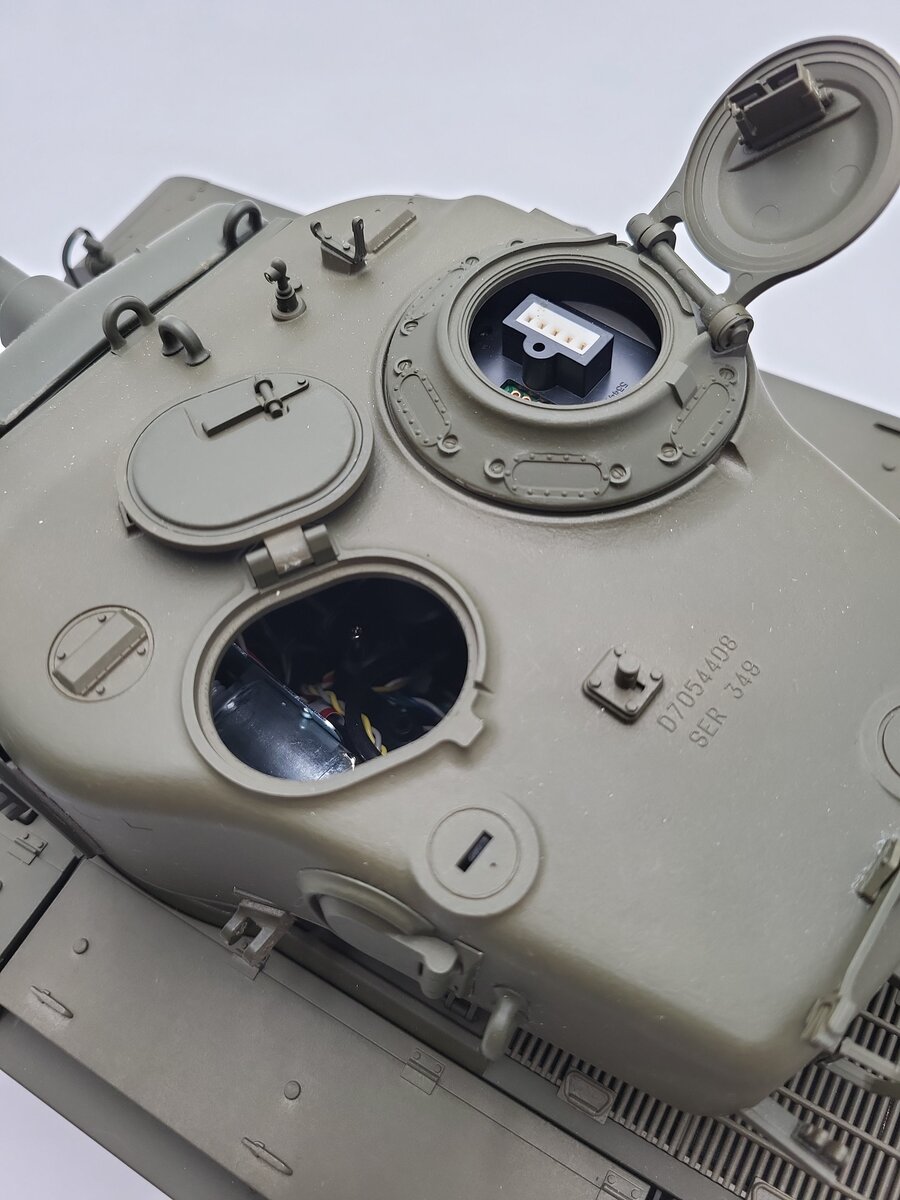 Tamiya 1:16 RC U.S. M26 Pershing T26E3 Tank & Spektrum Controller VG