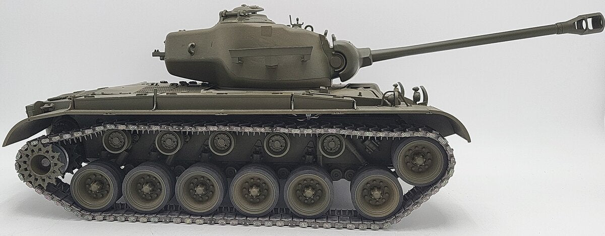 Tamiya 1:16 RC U.S. M26 Pershing T26E3 Tank & Spektrum Controller VG