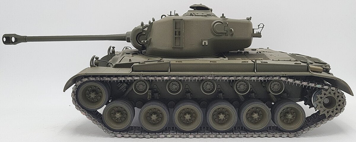 Tamiya 1:16 RC U.S. M26 Pershing T26E3 Tank & Spektrum Controller VG