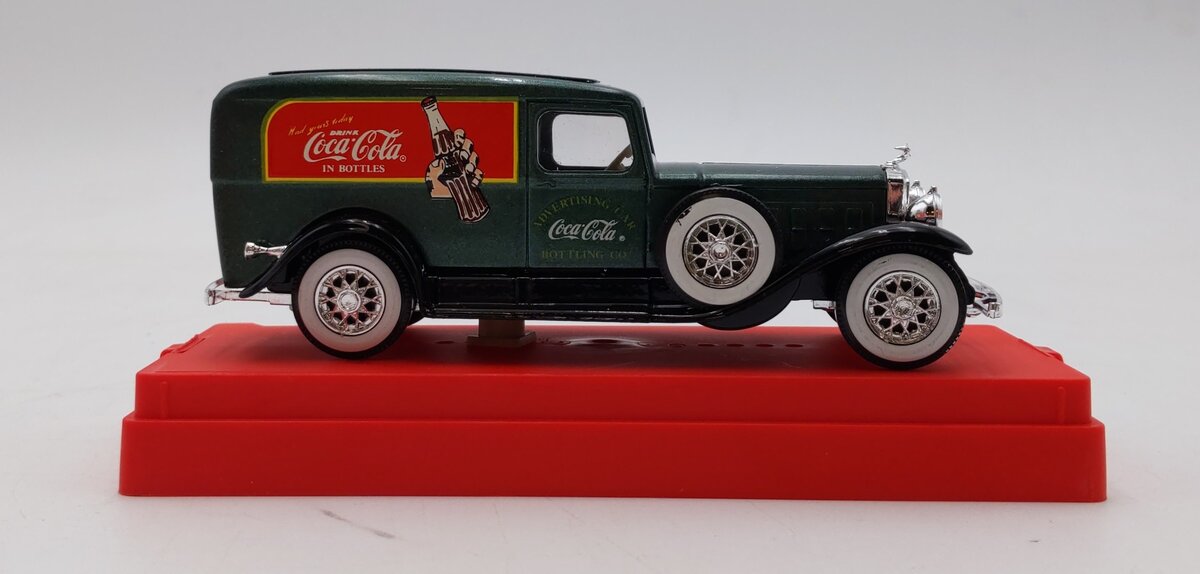 Coca-Cola Solido 1:43 Scale Cadillac de Livraison NIB