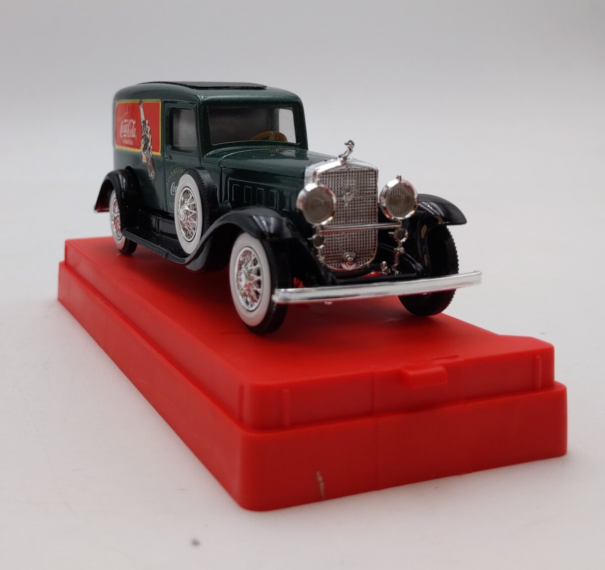 Coca-Cola Solido 1:43 Scale Cadillac de Livraison NIB