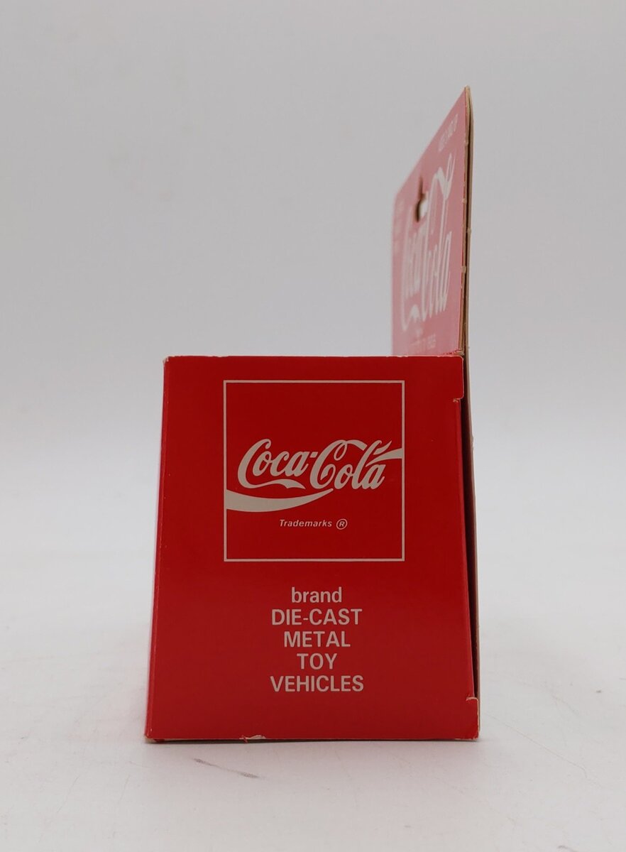 Coca-Cola Solido 1:43 Scale Cadillac de Livraison NIB
