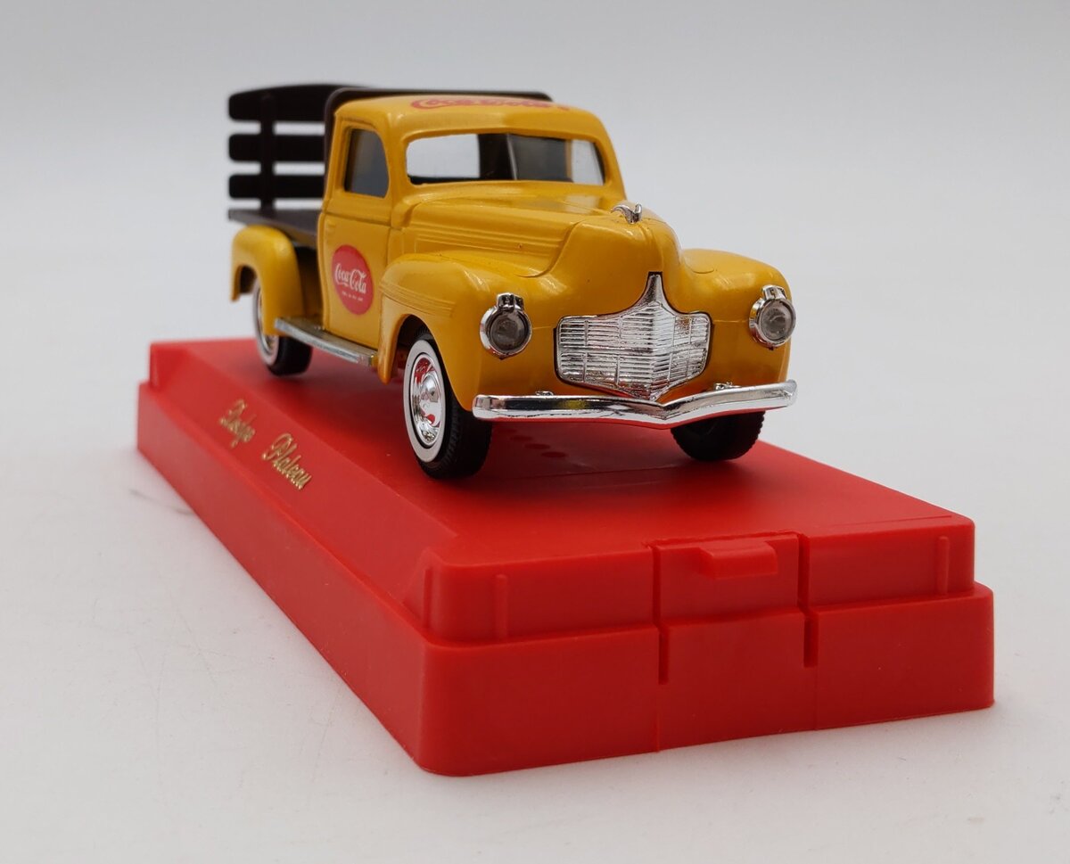 Coca-Cola Solido 1:43 Scale Dodge Plateau Flatbed Truck NIB