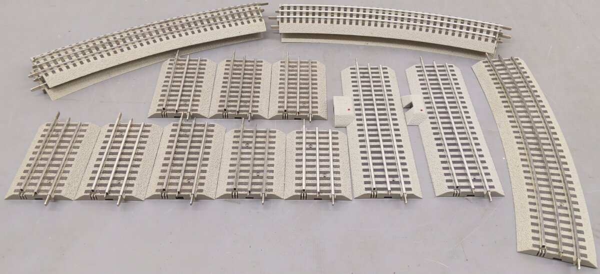 Lionel O Assorted Fastrack Track Sections: 4.5