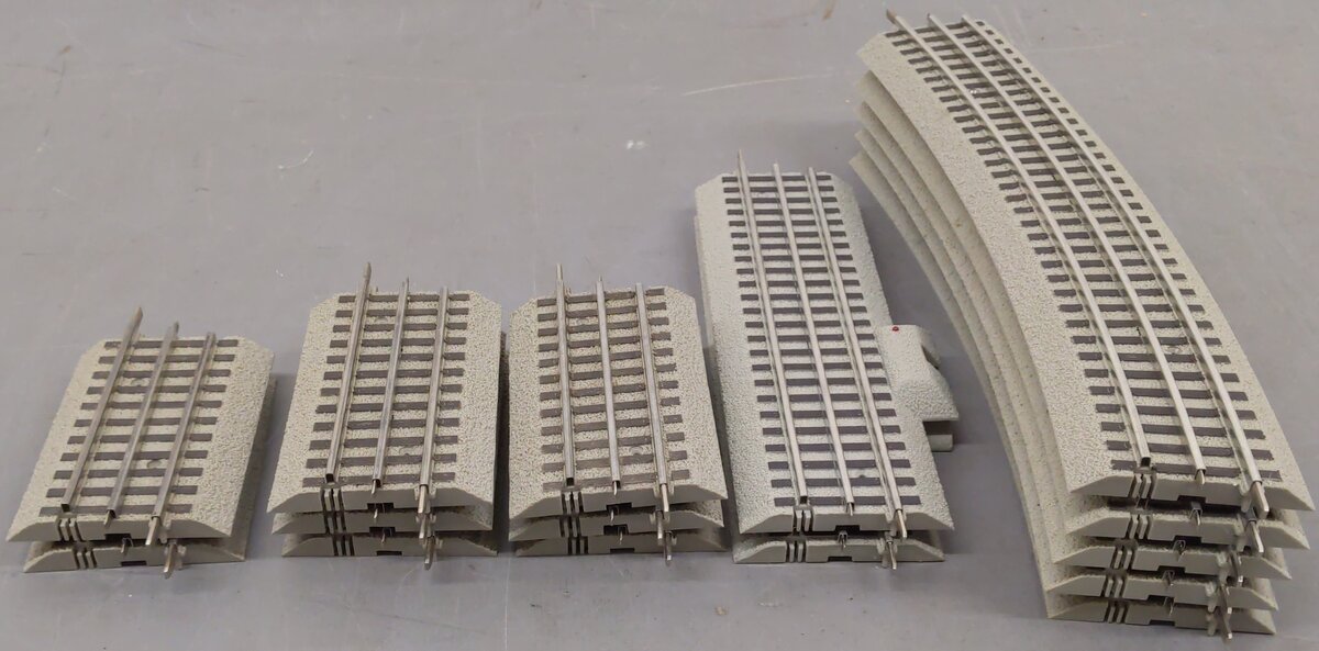 Lionel O Assorted Fastrack Track Sections: 4.5