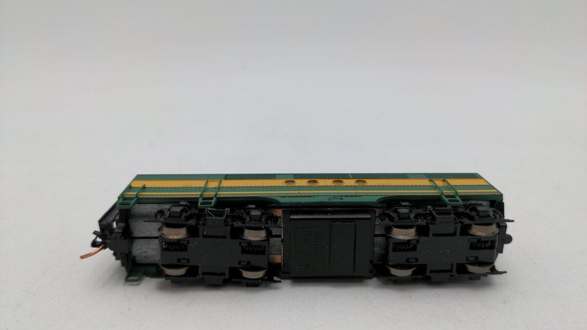 Micro-Trains 98702070 N Scale Powered Diesel Locomotive B Unit EX/Box