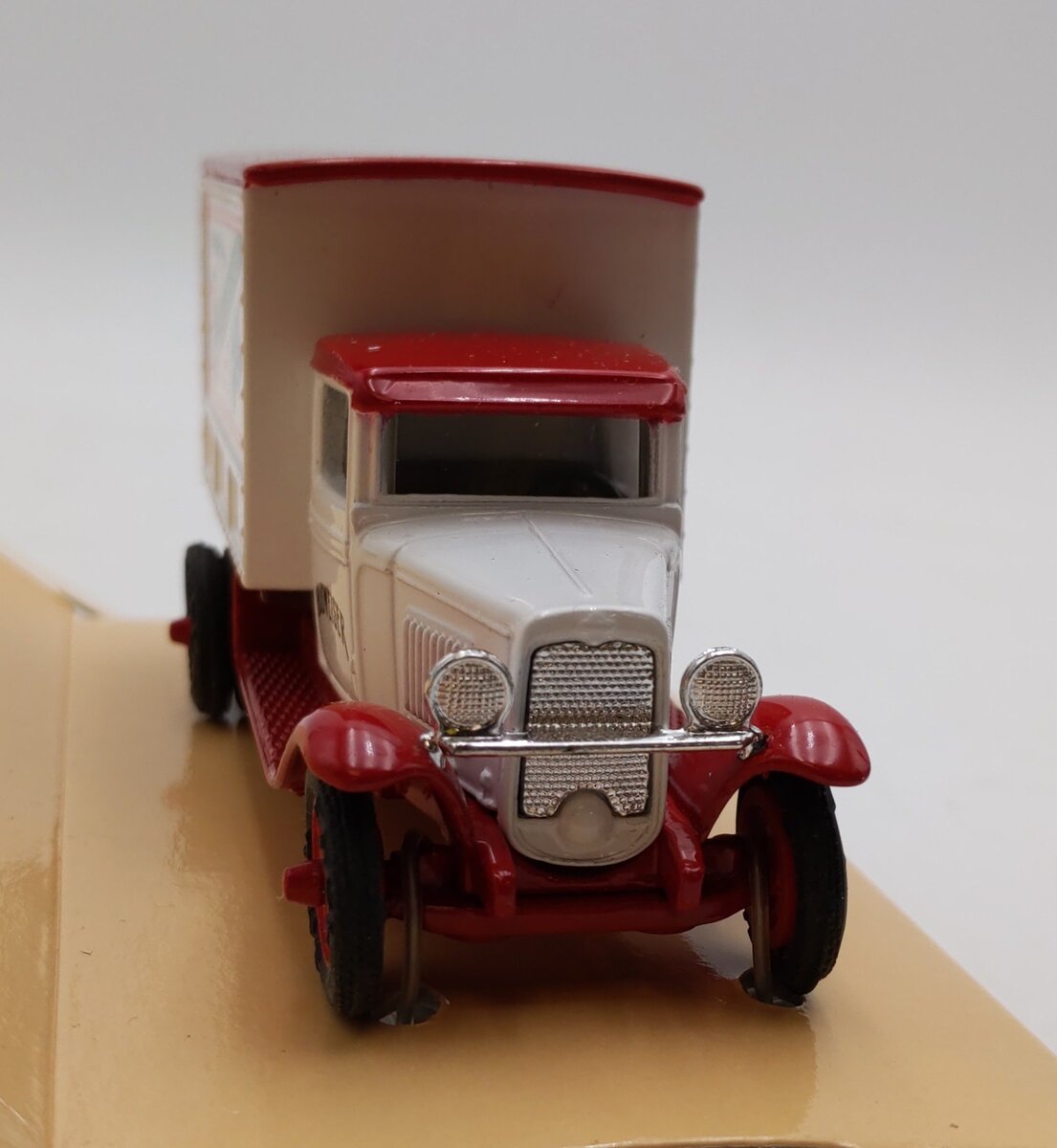 Ertl 9836 1:43 Die Cast Anheuser Busch Budweiser Truck LN/Box