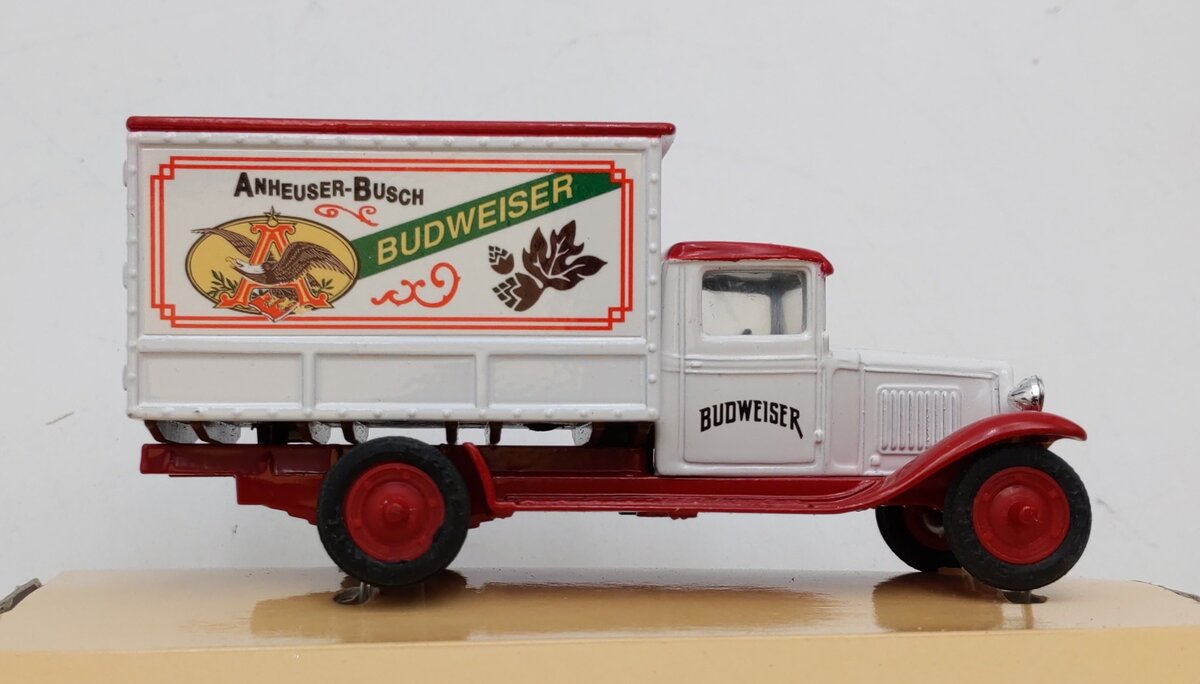 Ertl 9836 1:43 Die Cast Anheuser Busch Budweiser Truck LN/Box