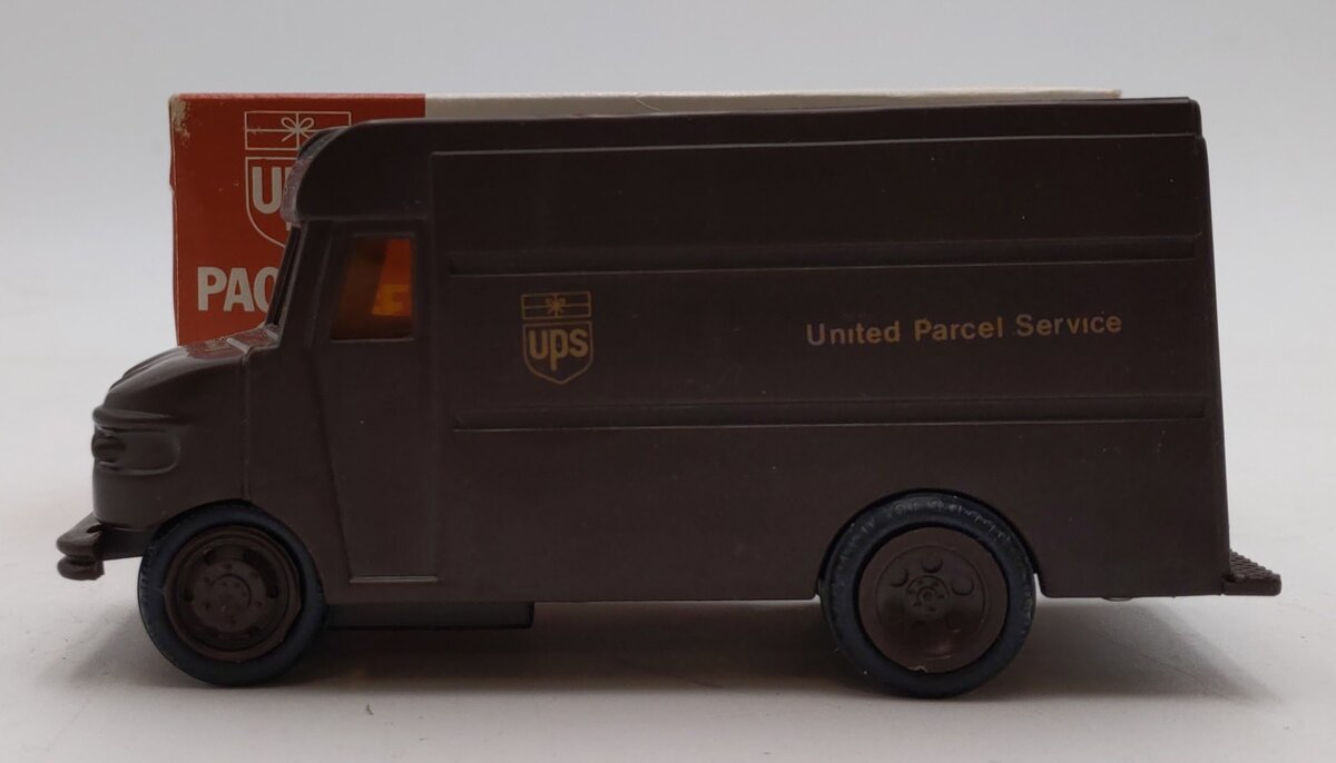 United Parcel Service P-600 Package car LN/Box