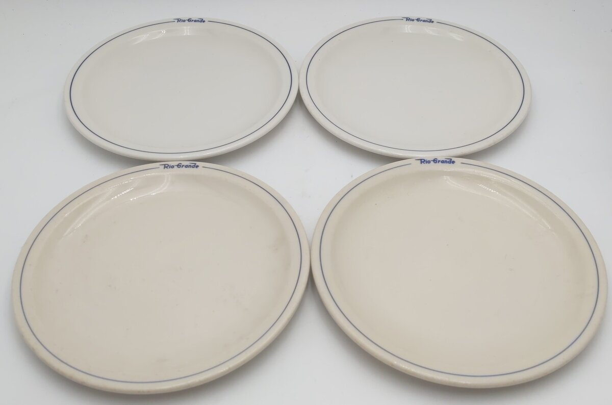 Syracuse China Rio Grande Prospector Pattern 9" Diameter Plates (Set of 4) EX