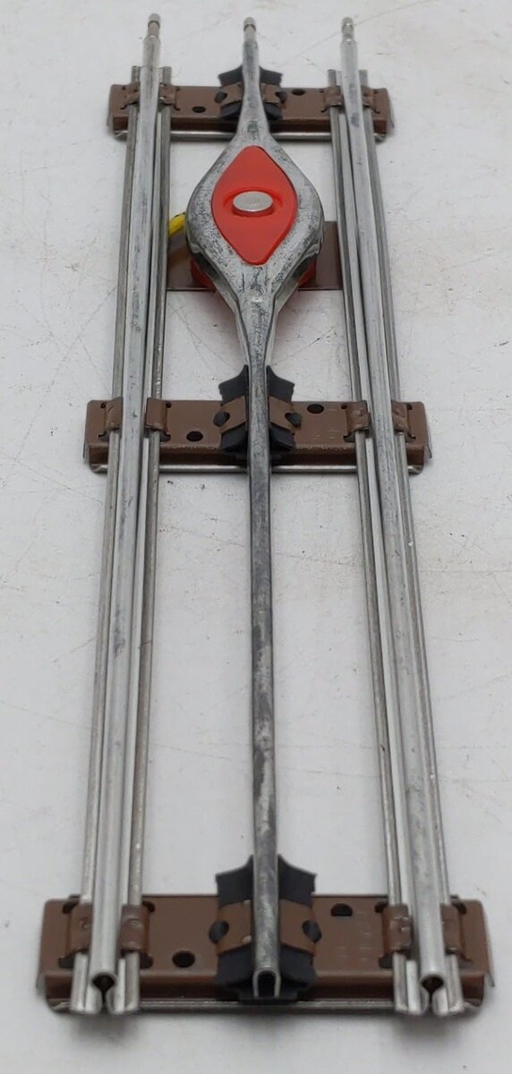 Lionel 6-65149 O27 Remote Uncoupling Track Section VG/Box