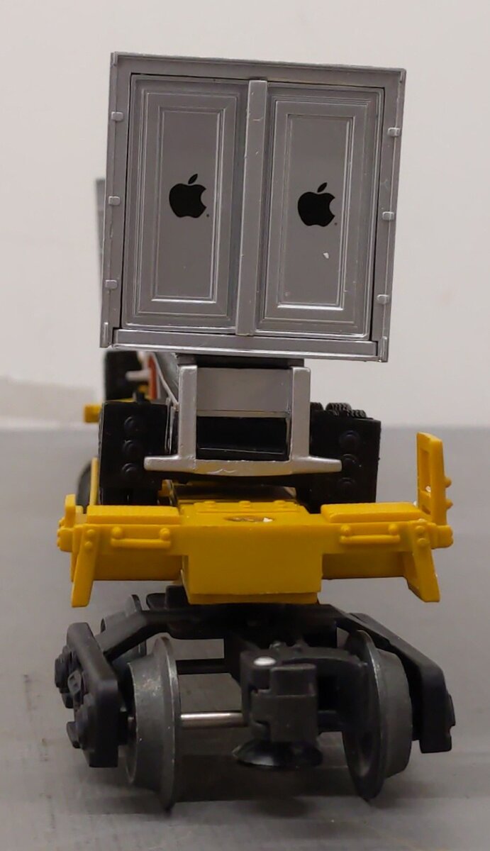 Lionel 6-26908 O Gauge T.T.U.X. Flatcars w/Apple Computer Trailers EX/Box