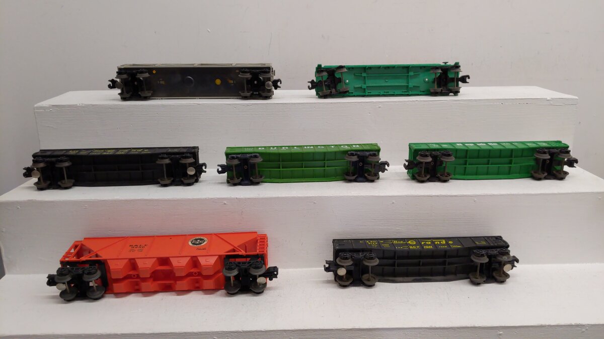 Lionel O Gauge Assorted Freight Cars [7] VG