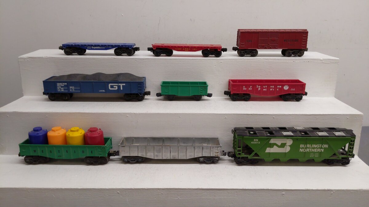 Lionel O Gauge Assorted Train Cars [9]