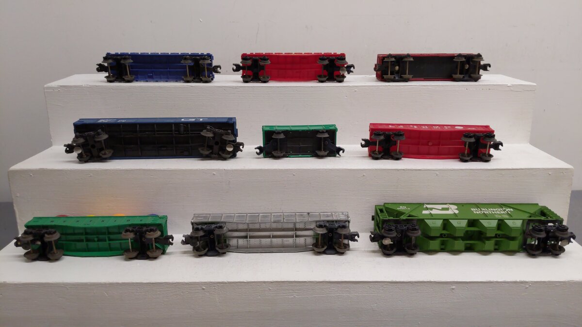 Lionel O Gauge Assorted Train Cars [9]