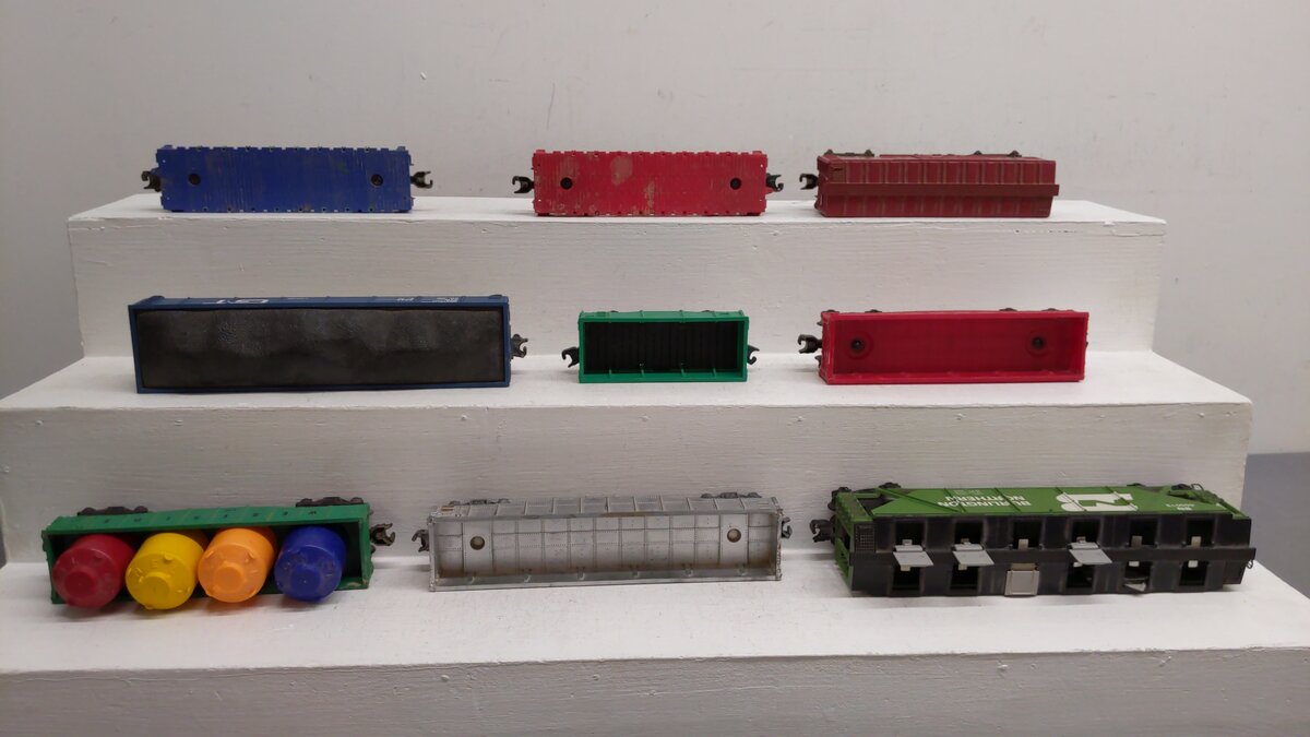Lionel O Gauge Assorted Train Cars [9]