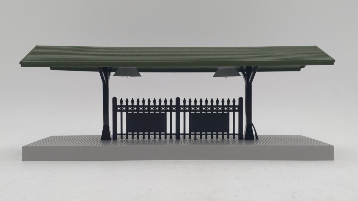 MTH 30-90315 Gray w/Green Roof Passenger Station Platform LN