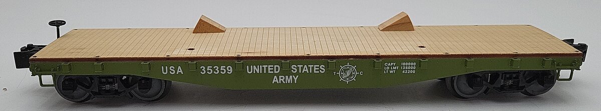 Lionel 1926752 O US Army 40' Flatcar with Sherman Tank #35359 EX/Box