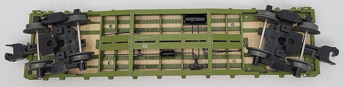 Lionel 1926752 O US Army 40' Flatcar with Sherman Tank #35359 EX/Box