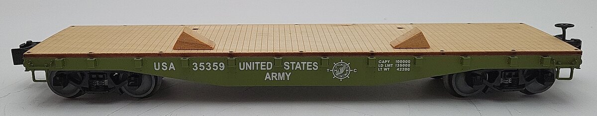Lionel 1926752 O US Army 40' Flatcar with Sherman Tank #35359 EX/Box