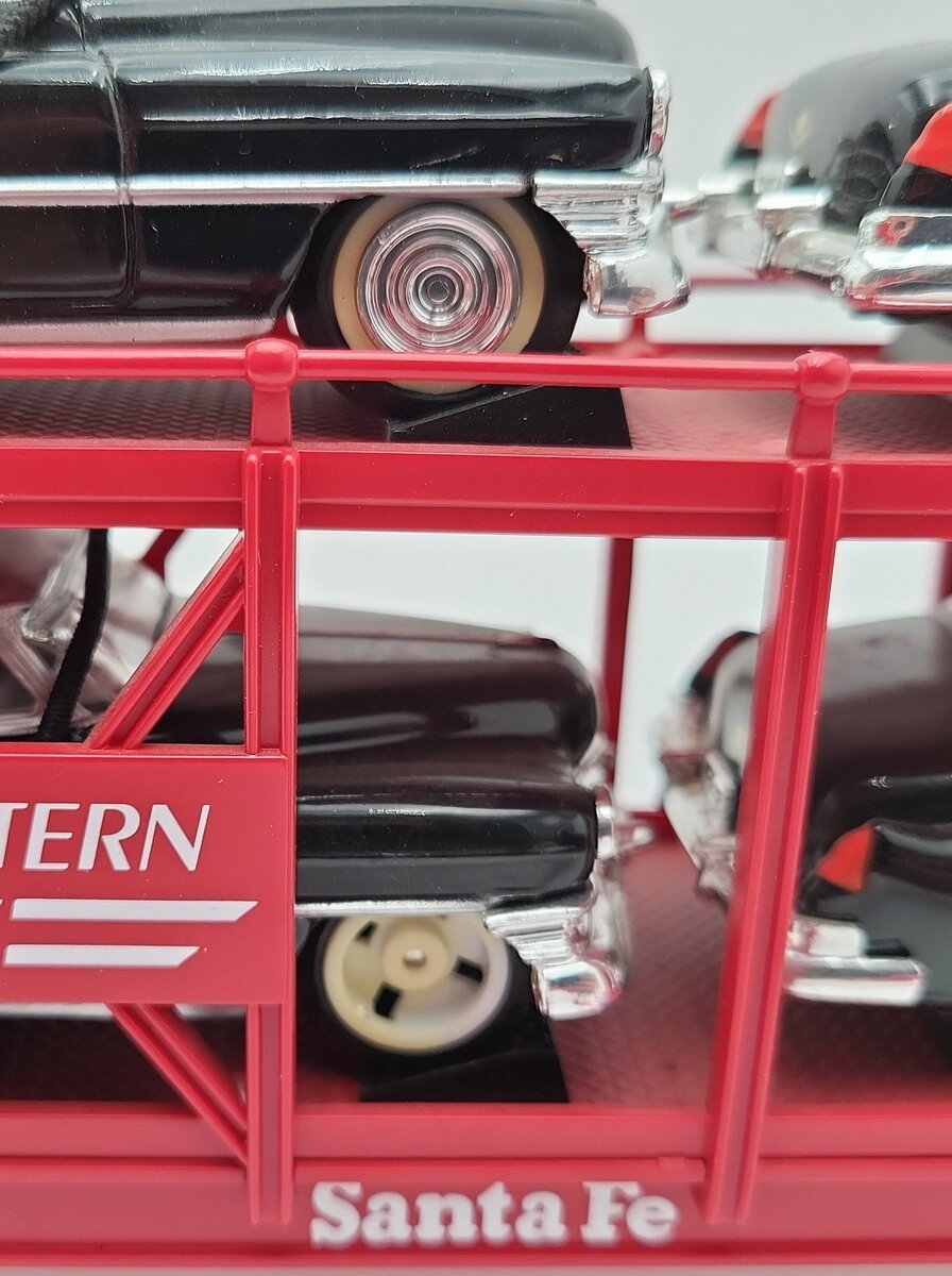 MTH 30-7659 O Gauge T.T.O.S. 1999 Auto Carrier w/ERTL 1952 Cadillac's #11070 EX/Box