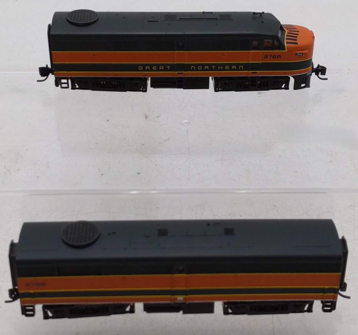 Life Like 7446 N Great Northern FA-1 Diesel Locomotives #276A/B (Set of 2) EX/Box
