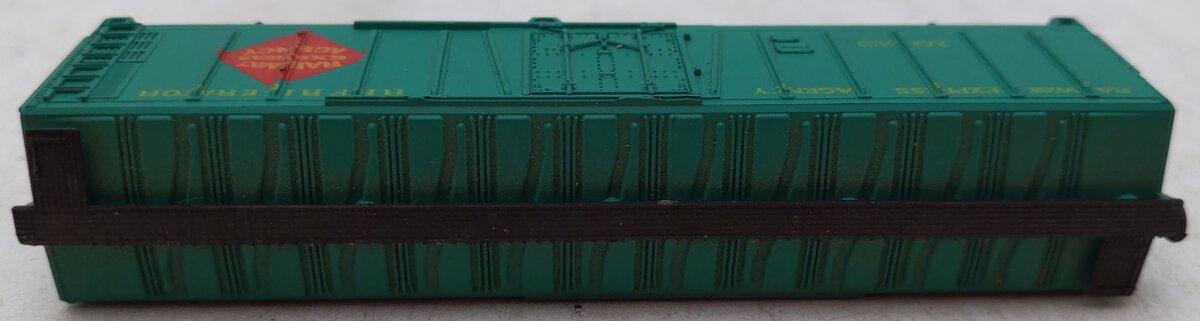 AHM 4454 N Railway Express Agency Reefer #6500 EX/Box