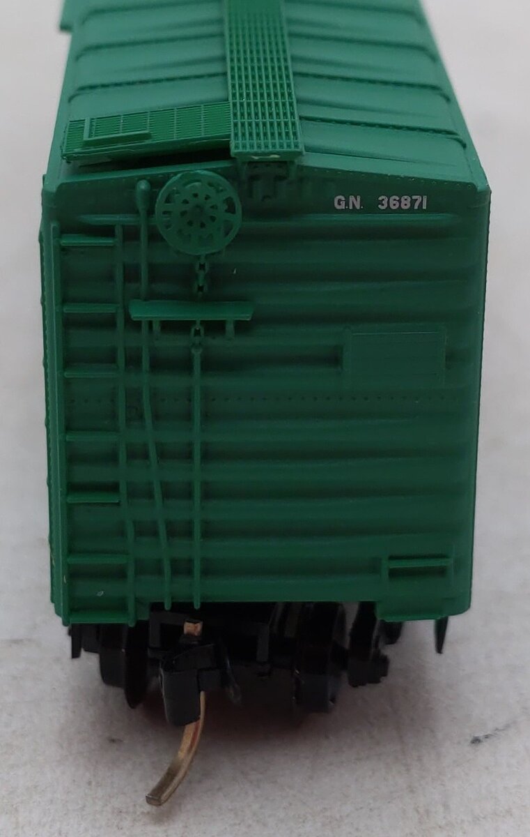 Micro-Trains 03200340 N Great Northern 50' Steel Plug Door Boxcar #36871 EX/Box