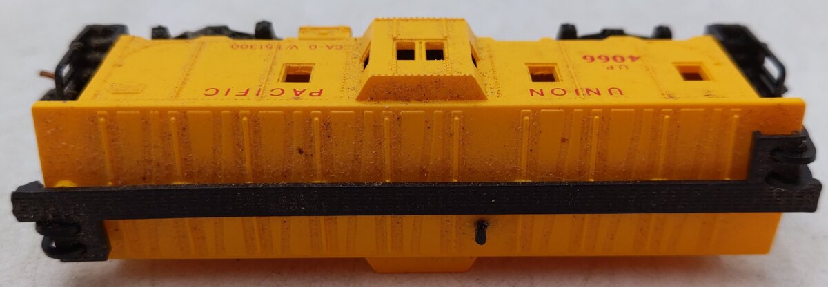 Model Power 3124 N Scale Union Pacific Bay Window Caboose EX