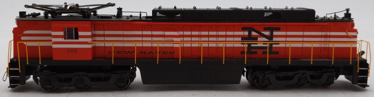 Bachmann 82404 HO New Haven GE E33 Electric Locomotive #300 w/ Flywheel Drive EX/Box