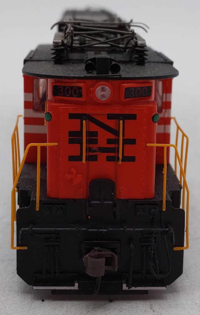 Bachmann 82404 HO New Haven GE E33 Electric Locomotive #300 w/ Flywheel Drive EX/Box