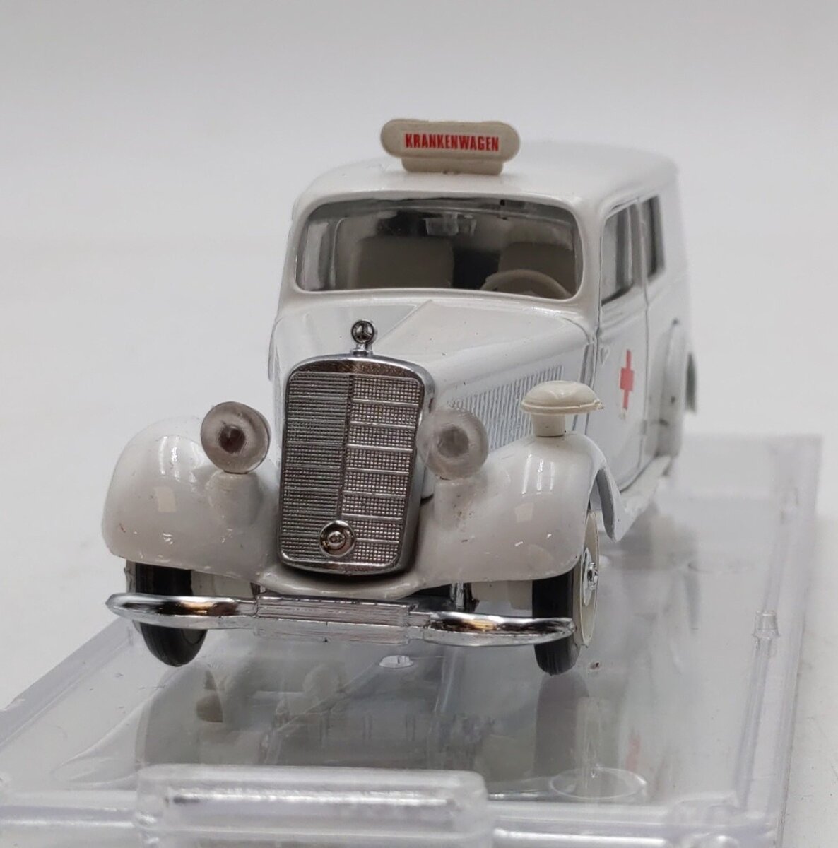 Vitesse 351 Mercedes 1:43 Scale 170 Van Ambulance 1949 NIB