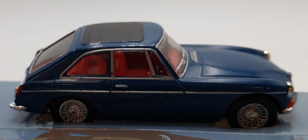 Matchbox The Dinky Collection DY-3 1:43 Scale M.G.B. GT 1965 LN/Box