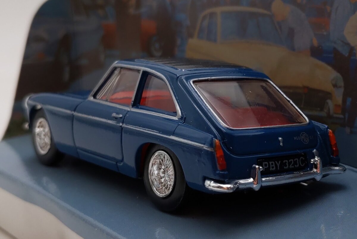 Matchbox The Dinky Collection DY-3 1:43 Scale M.G.B. GT 1965 LN/Box