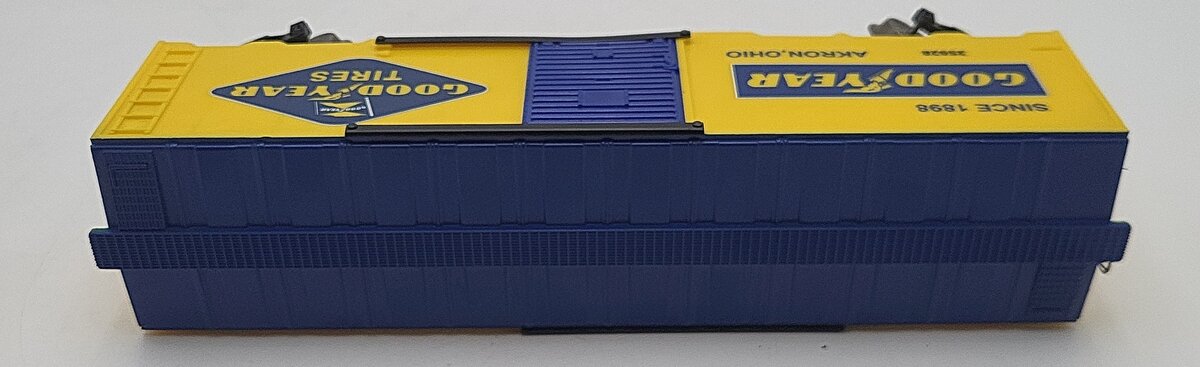 Menards 279-3836 O Gauge Goodyear Boxcar #35928 LN/Box