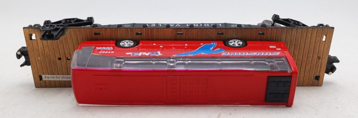 Menards 279-3844 O Lehigh Valley Flatcar w/ Travel Bus EX/Box