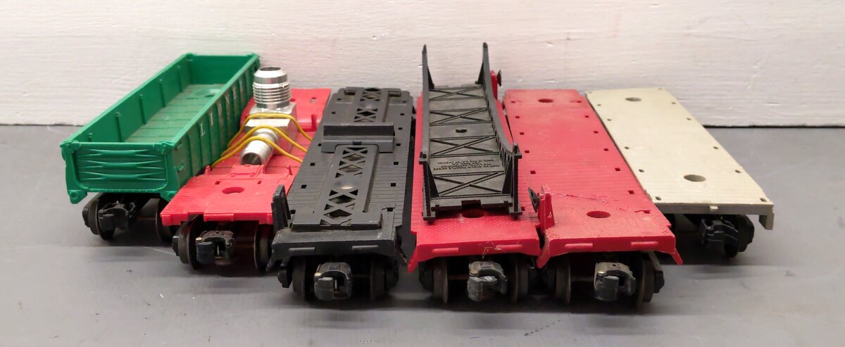 Lionel O Gauge Assorted Freight Cars: 6424, 6142, 6825, 6801 [6] VG