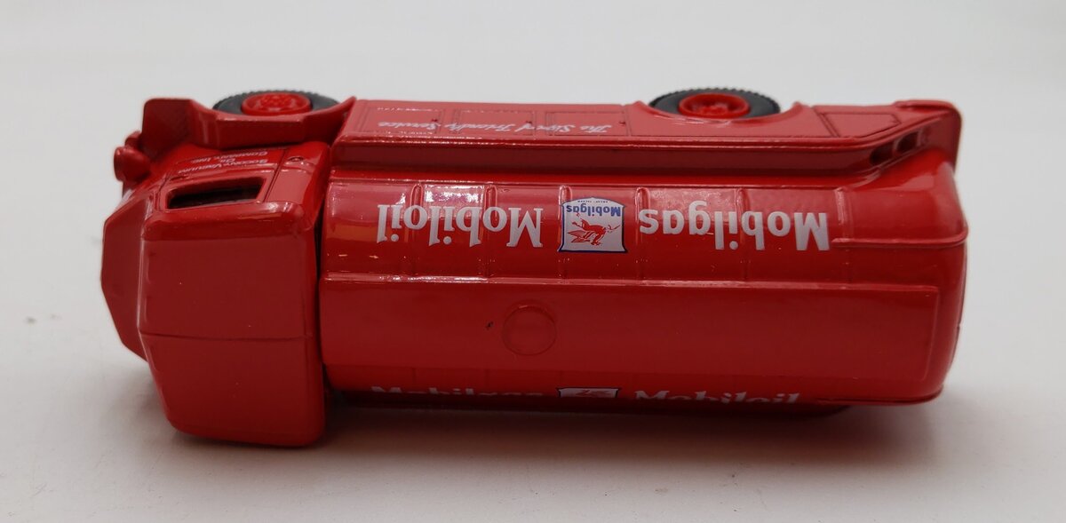 AHL L04062 1:64 Mobilgas Mobiloil GMC T-70 Truck LN/Box