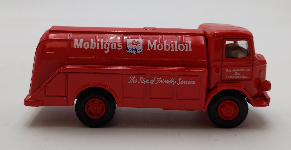 AHL L04062 1:64 Mobilgas Mobiloil GMC T-70 Truck LN/Box