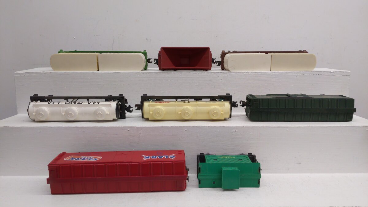 Lionel Assorted O Gauge MPC Freight Cars [8] VG/Box