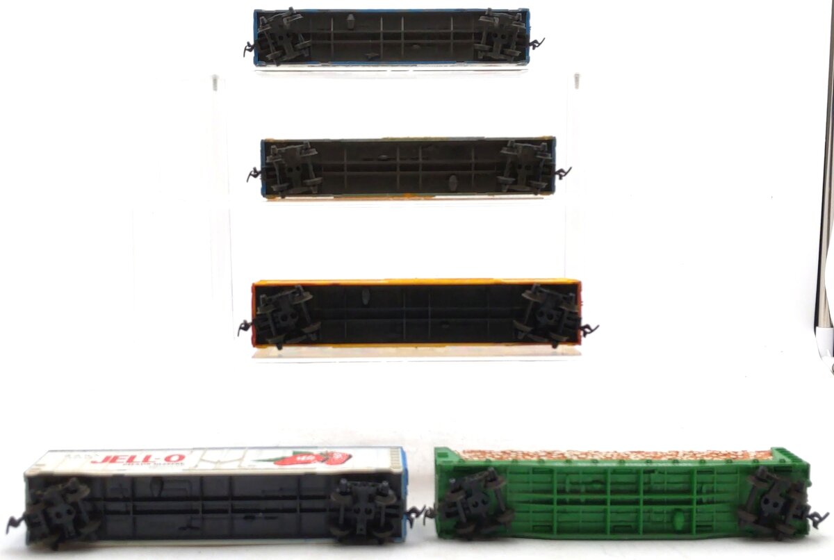 Tyco & Other Assorted HO Scale Freight Cars [5] VG