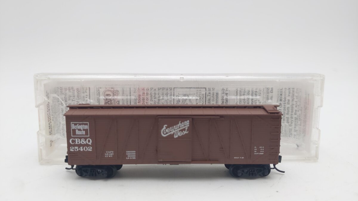 Micro-Trains 02800150 N CB&Q 40' Outside Braced Single Door Box Ca #25402 EX/Box