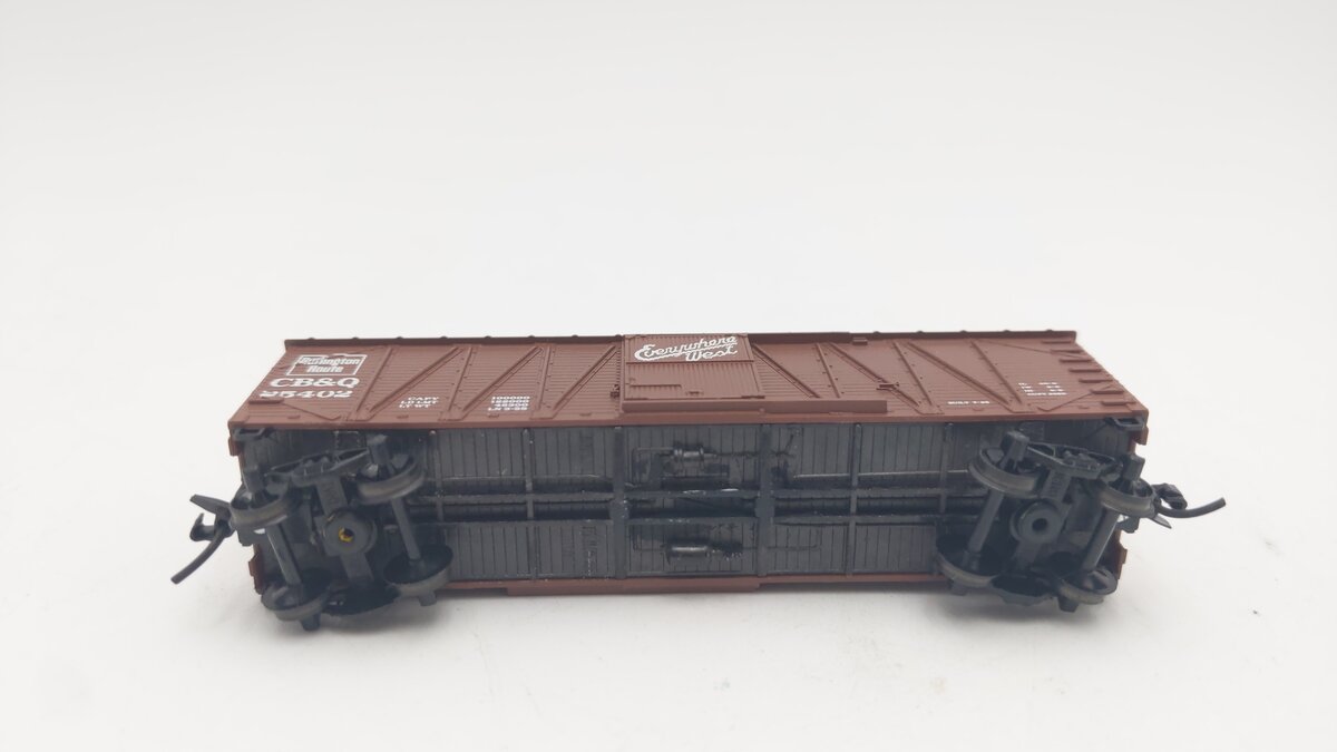 Micro-Trains 02800150 N CB&Q 40' Outside Braced Single Door Box Ca #25402 EX/Box