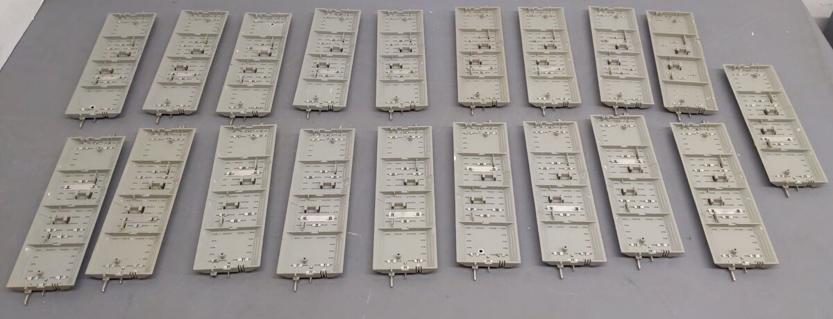 Lionel 6-12014 FasTrack 10 Inch Straight Track (19) VG