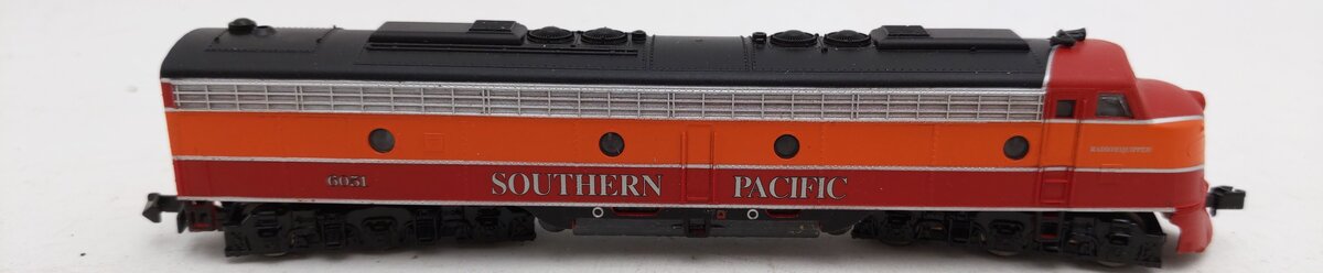 Life Like 7234 N Scale Southern Pacific E8 Diesel Locomotive #6051 EX/Box