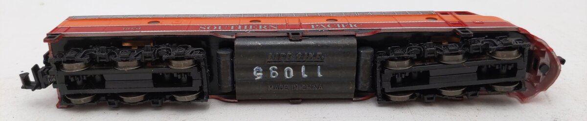 Life Like 7234 N Scale Southern Pacific E8 Diesel Locomotive #6051 EX/Box